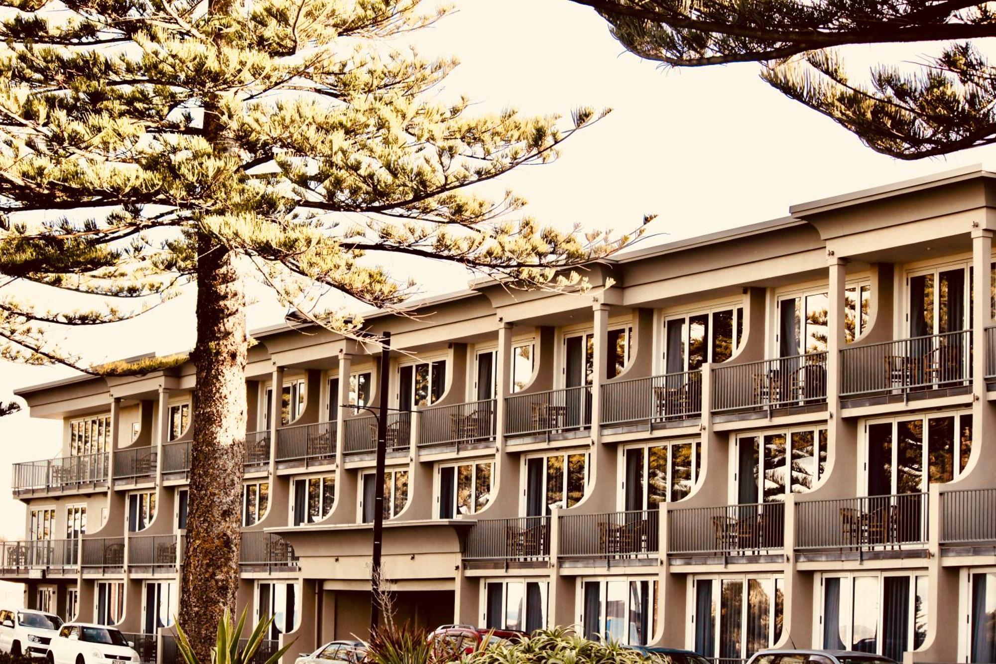 The Nautilus Hotel Napier Eksteriør billede The Surf Hotel
