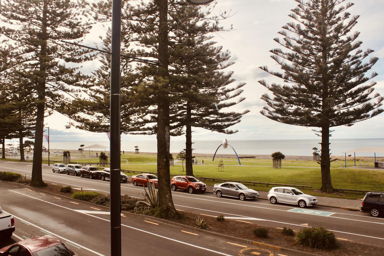 The Nautilus Hotel Napier Eksteriør billede View of the beach from the Esplanade Hotel